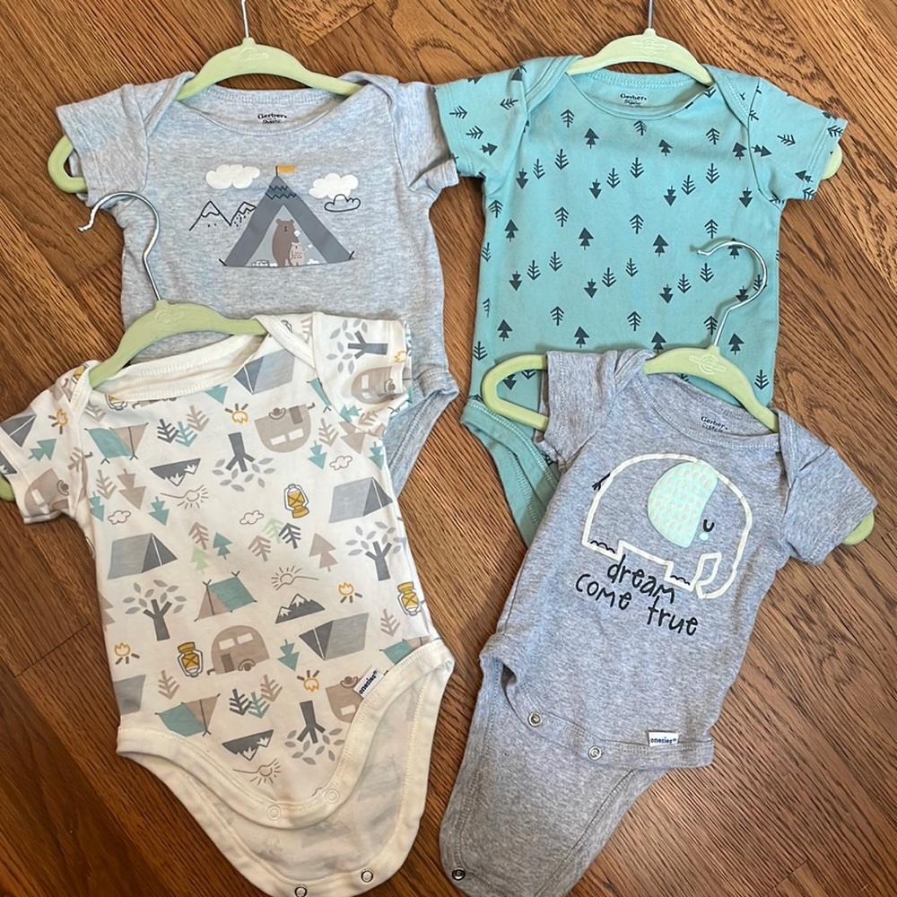 Set of 4 - Short Sleeve Onesies | Gerber Organic, Size 0-3 Months